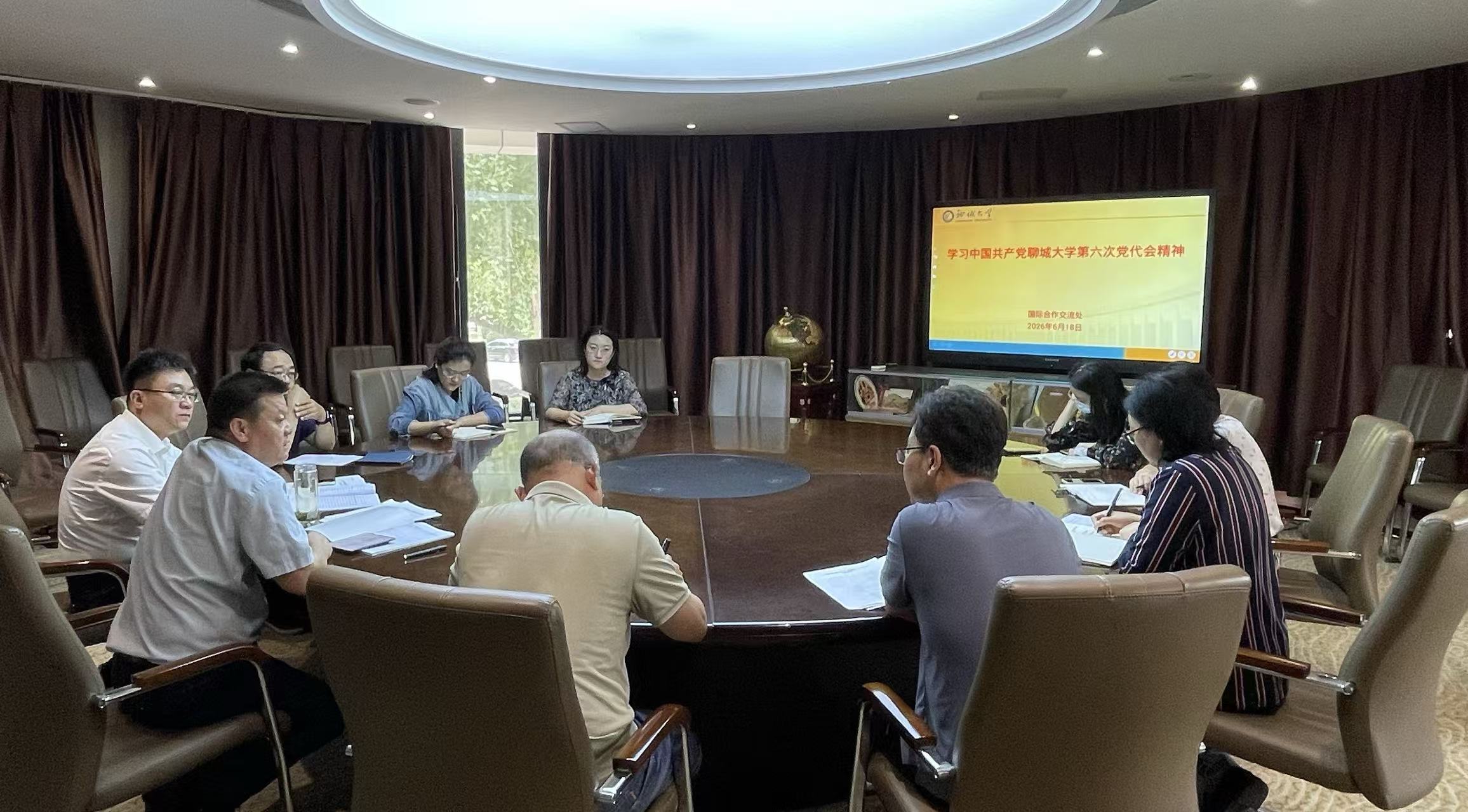 传达学习学校第六次党代会精神.jpg